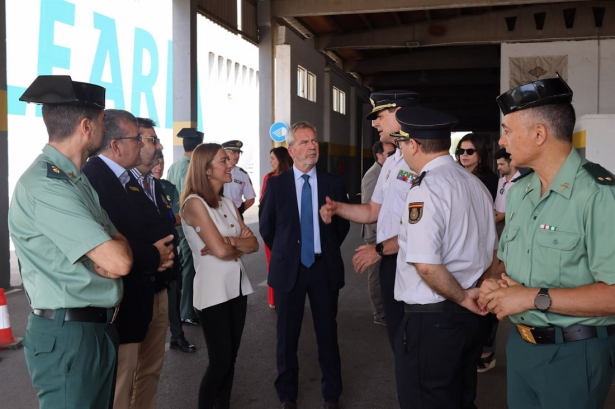 Visita de la directora general de Protección Civil y Emergencias, Virginia Barcones, y el subdelegado del Gobierno, José Antonio Montilla, al puerto motrileño. (SUBDELEGACIÓN DEL GOBIERNO)