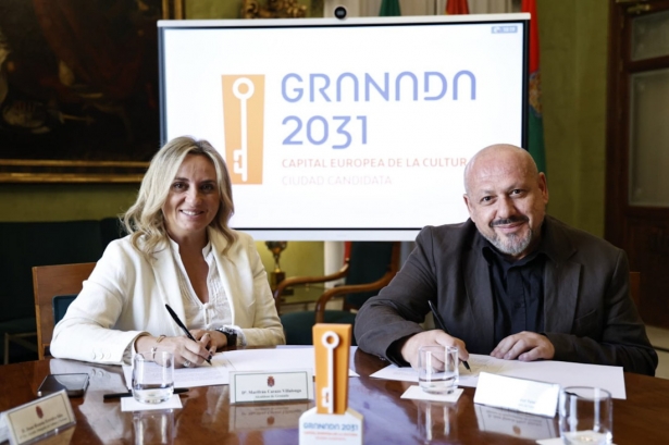 Firma de la adhesión de El Independiente de Granada (AYTO. GRANADA)