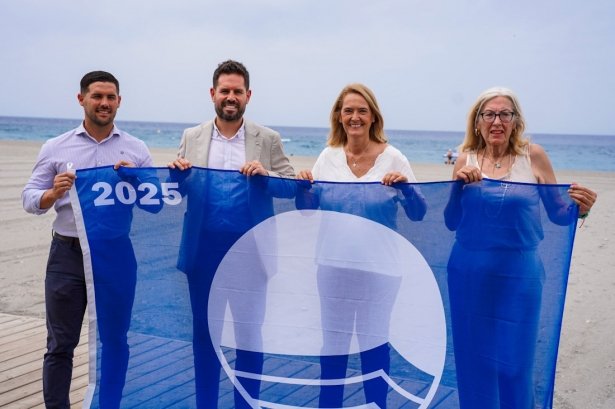 Bandera azul en Playa Granada (JUNTA)