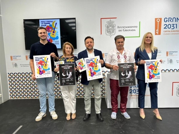 Presentación de las fiestas de la Chana con, entre otros, el concejal de Participación Ciudadana de Granada, Francisco Almohalla, en el centro en la imagen (AYUNTAMIENTO)