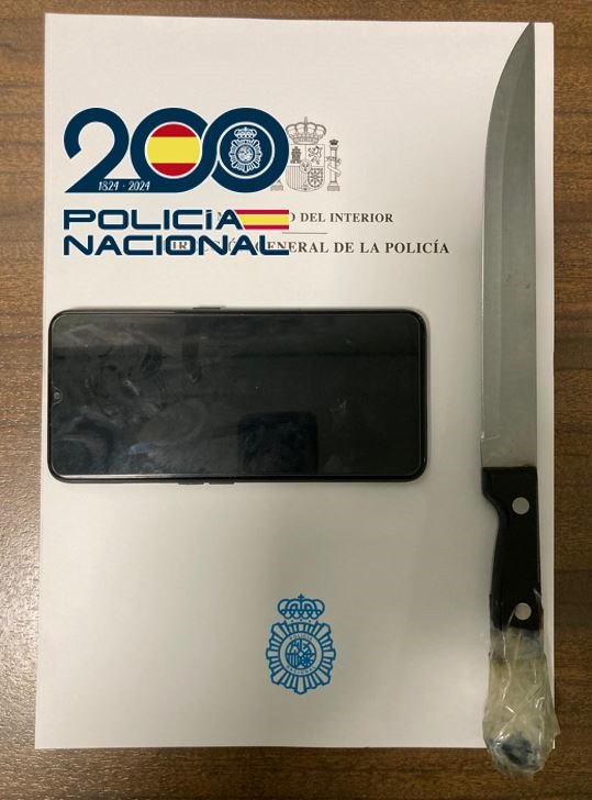 Cuchillo incautado (POLICÍA NACIONAL)