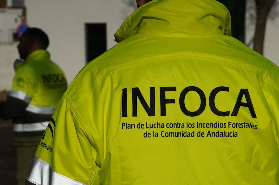 Un agente del Infoca, en una imagen de archivo (AYUNTAMIENTO DE MOGUER?