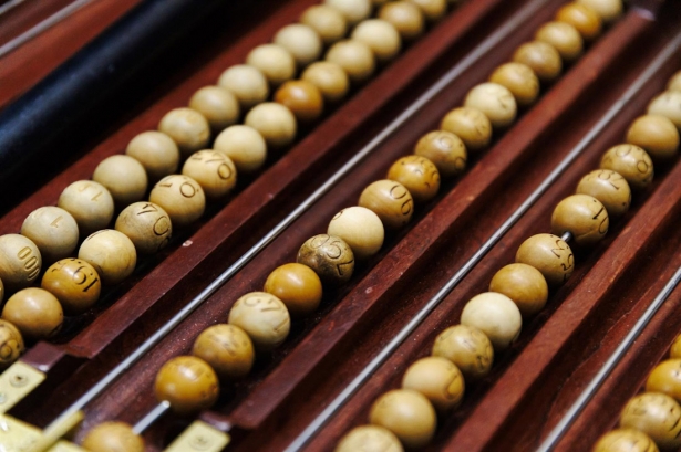 Bolas de lotería durante el ensayo del Sorteo Extraordinario de la Lotería de Navidad, en el colegio de San Ildefonso (CARLOS LUJÁN - EUROPA PRES)s - Bolas de lotería durante el ensayo del Sorteo Extraordinario de la Lotería de Navidad, en el colegio de San Ildefonso (CARLOS LUJÁN - EUROPA PRES)s -