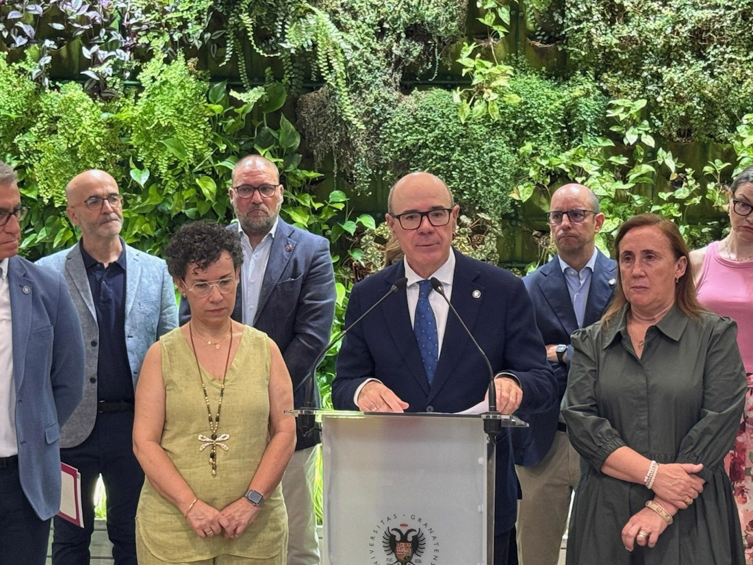 El rector de la Universidad de Granada, Pedro Mercado, en rueda de prensa el lunes de la semana pasada (UGR)