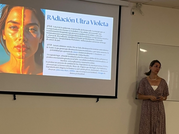 Imagen de la charla (AYTO. PINOS PUENTE)