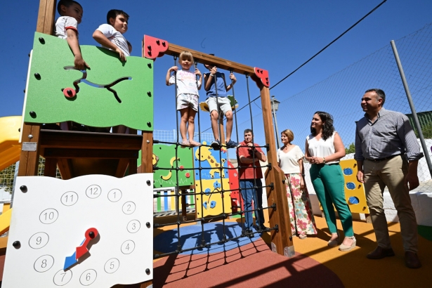 Inauguración del parque infantil de Cacín (DIPGRA)