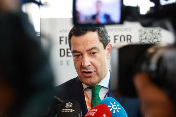 El presidente de la Junta de Andalucía, Juanma Moreno, en una atención a medios. (ROCÍO RUZ-EUROPA PRESS) El presidente de la Junta de Andalucía, Juanma Moreno, en una atención a medios. (ROCÍO RUZ-EUROPA PRESS)