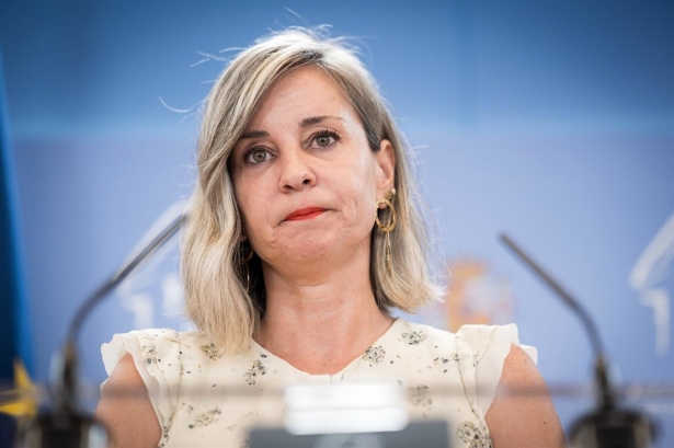 La portavoz de Sumar en el Congreso, Verónica Martínez Barbero, durante una rueda de prensa en el Congreso de los Diputados (DIEGO RADAMËS / EUROPA PRESS) La portavoz de Sumar en el Congreso, Verónica Martínez Barbero, durante una rueda de prensa en el Congreso de los Diputados (DIEGO RADAMËS / EUROPA PRESS)
