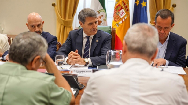 El delegado del Gobierno en Andalucía, Pedro Fernández, en una reunión de la Mesa de Coordinación Operativa (MECO) del IV Plan Especial de Seguridad del Campo de Gibraltar en Málaga (DELEGACIÓN DEL GOBIERNO EN ANDALUCÍA) El delegado del Gobierno en Andalucía, Pedro Fernández, en una reunión de la Mesa de Coordinación Operativa (MECO) del IV Plan Especial de Seguridad del Campo de Gibraltar en Málaga (DELEGACIÓN DEL GOBIERNO EN ANDALUCÍA)