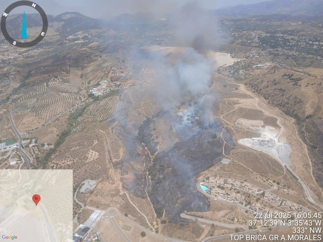 Incendio forestal en Jun (PERFIL DEL INFOCA EN LA RED SOCIAL X)