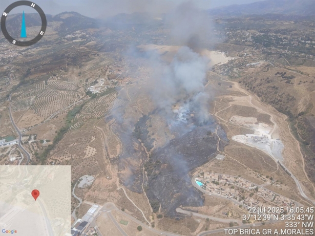 Incendio forestal en Jun (PERFIL DEL INFOCA EN LA RED SOCIAL X)