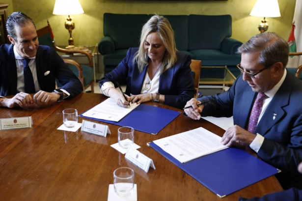 Firma del convenio con el Colegio de Abogados (AYTO. GRANADA)