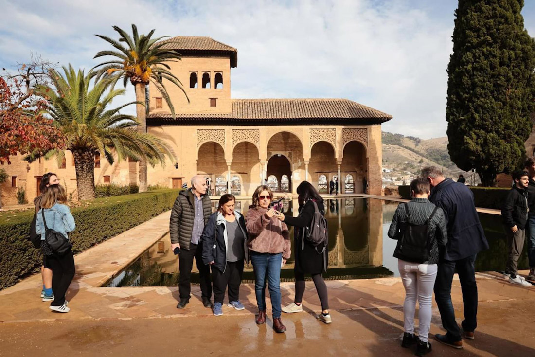 Visitantes en la Alhambra, en imagen de archivo  (JUNTA DE ANDALUCÍA)