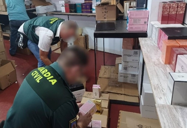 A disposición judicial un individuo por delito contra la propiedad industrial en un polígono de Ogíjares (GUARDIA CIVIL)