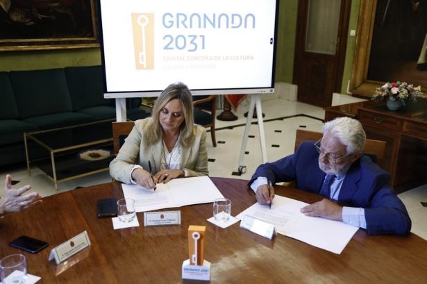 Firma de la adhesión (AYTO. GRANADA)