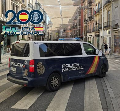 Vehículo de la Policía Nacional (POLICÍA NACIONAL) Vehículo de la Policía Nacional (POLICÍA NACIONAL)