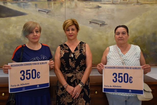 Entrega de la recaudación a las representantes de las colonias felinas (AYTO. ALBOLOTE)