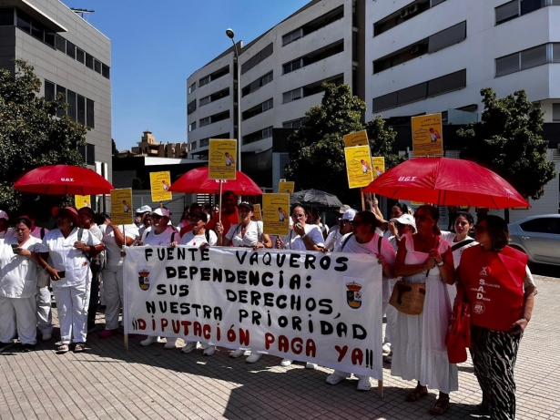 Concentración de trabajadoras de ayuda a domicilio (UGT GRANADA)