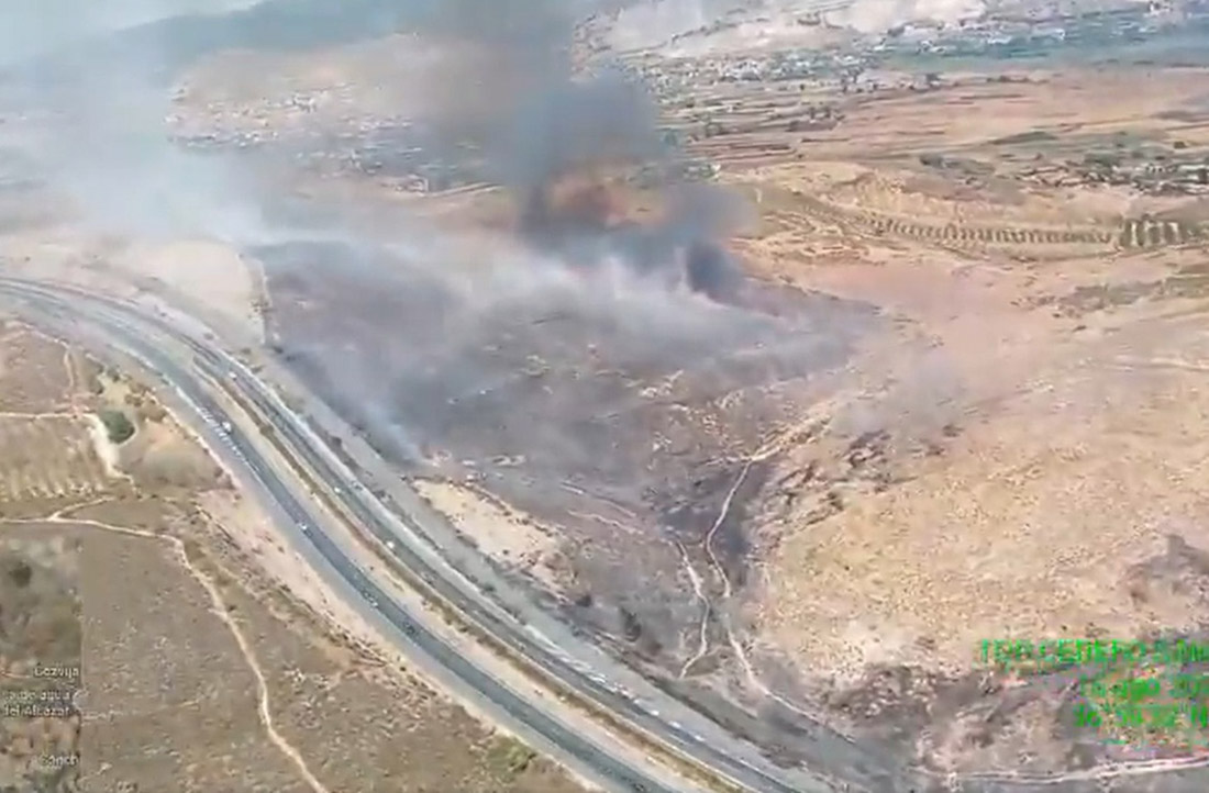 Imagen panorámica del incendio activo en Padúl (INFOCA)