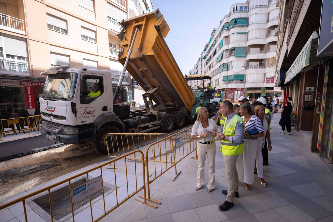 La alcaldesa de Granada, Marifrán Carazo, ha visitado las obras de la calle Emperatriz Eugenia (AYUNTAMIENTO)