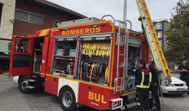 Bomberos de Motril durante una intervención, en una imagen de archivo (EUROPA PRESS) Bomberos de Motril durante una intervención, en una imagen de archivo (EUROPA PRESS)