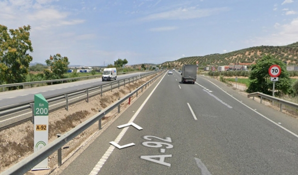 Imagen del 112 del punto kilométrico 200 de la autovía A-92, donde se ha producido un accidente con un hombre fallecido (112) Imagen del 112 del punto kilométrico 200 de la autovía A-92, donde se ha producido un accidente con un hombre fallecido (112)