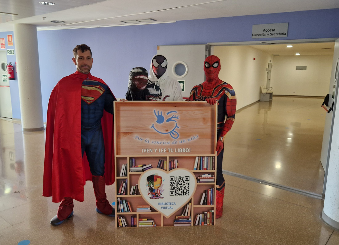 Superhéroes en el Clínico dirigidos por la Asociación `Mar Pozo Por la sonrisa de un niño` (JUNTA DE ANDALUCÍA)