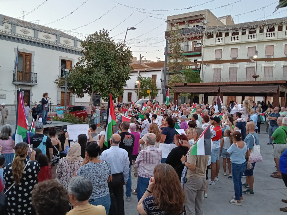 Imagen de la concentración (ATARFE SOSTENIBLE)