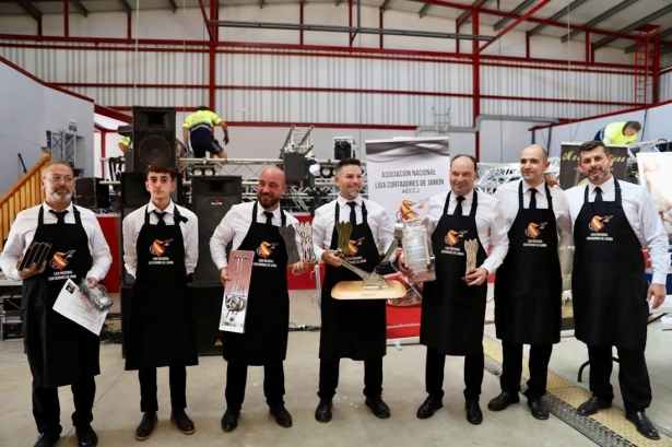 VII Concurso Nacional de Cortadores de Jamón Villa de Huétor Tájar (AYUNTAMIENTO) VII Concurso Nacional de Cortadores de Jamón Villa de Huétor Tájar (AYUNTAMIENTO)