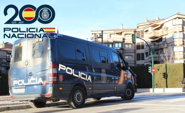 Vehículo de la Policía Nacional (POLICÍA NACIONAL) Vehículo de la Policía Nacional (POLICÍA NACIONAL)