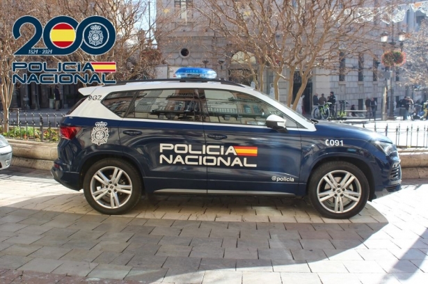 Vehículo de la Policía Nacional (POLICÍA NACIONAL) Vehículo de la Policía Nacional (POLICÍA NACIONAL)