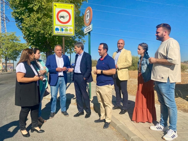 El secretario general del PSOE de Granada, Pedro Fernández, en el centro en la imagen junto a responsables socialistas en la provincia y al alcalde de Huétor Vega, Mario del Paso (PSOE)