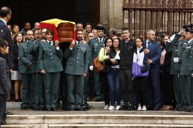 En Granada, imagen de archivo de la misa funeral por el guardia civil fallecido tras ser disparado en Huétor Vega en acto de servicio, a la que asistió el ministro del Interior, Fernando Grande-Marlaska (ÁLEX CÁMARA - EUROPA PRESS) En Granada, imagen de archivo de la misa funeral por el guardia civil fallecido tras ser disparado en Huétor Vega en acto de servicio, a la que asistió el ministro del Interior, Fernando Grande-Marlaska (ÁLEX CÁMARA - EUROPA PRESS)