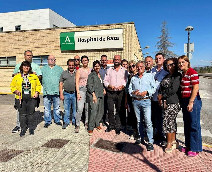 La parlamentaria andaluza del PSOE María Ángeles Prieto ha visitado Baza (PSOE)