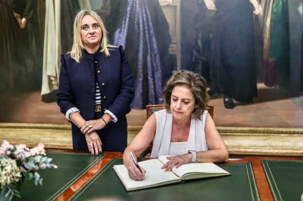 Visita de Catalina García al Ayuntamiento de Granada (GPMEDIA)