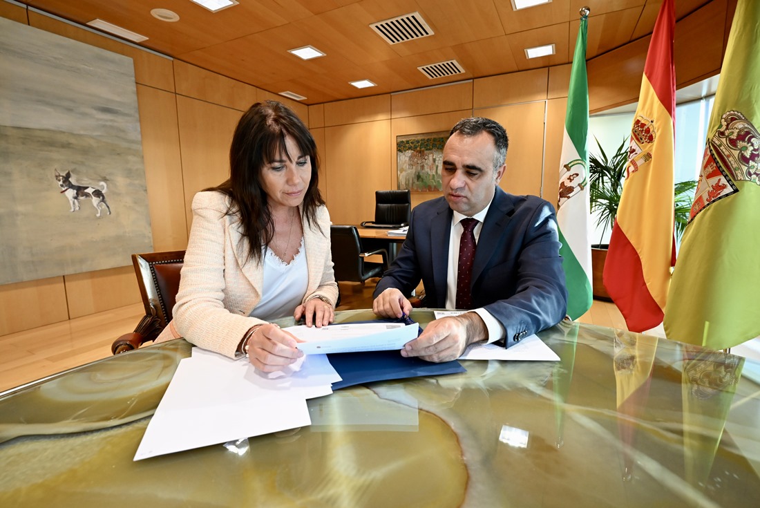 Francis Rodríguez junto a Mónica Castillo de la Rica (DIPGRA)