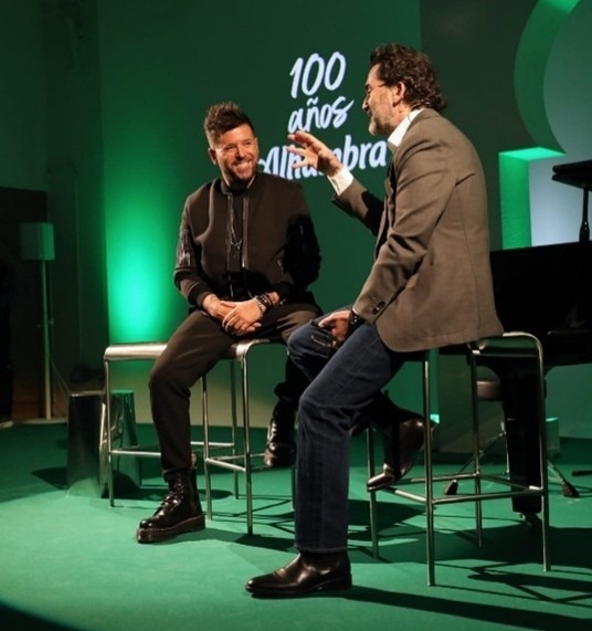 Pablo López y Javier Limón detallan la creación de A Paso Lento en el evento de presentación en Madrid (CERVEZAS ALHAMBRA) Pablo López y Javier Limón detallan la creación de A Paso Lento en el evento de presentación en Madrid (CERVEZAS ALHAMBRA)