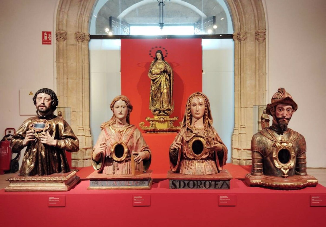 Exposición `Pluriversal. Colecciones universitarias de Granada y Sevilla` (UNIVERSIDAD DE SEVILLA)