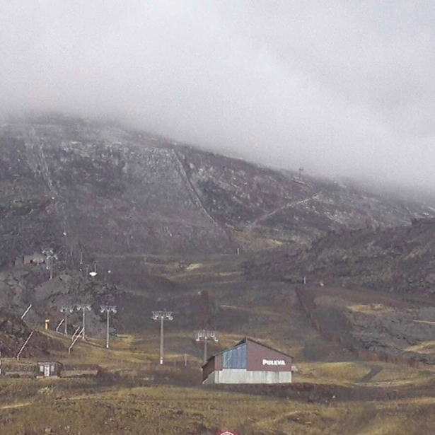 Primeras nieves en cotas altas de Sierra Nevada cara a la temporada 25-26 (PERFIL DE LA ESTACIÓN DE SIERRA NEVADA EN LA RED X)