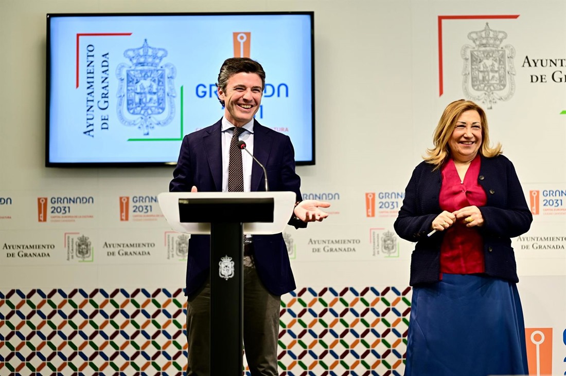 Los concejales de Presidencia y de Economía de Granada, Jorge Saavedra y Rosario Pallarés, en imagen de archivo (AYUNTAMIENTO) 