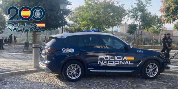 Vehículo de la Policía Nacional (POLICÍA NACIONAL) Vehículo de la Policía Nacional (POLICÍA NACIONAL)