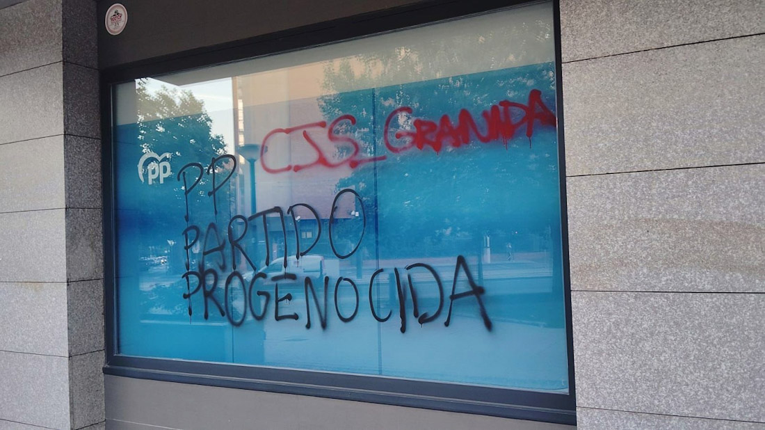 Pintadas en la sede del PP (PP)