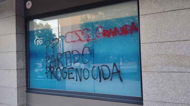 Pintadas en la sede del PP (PP)