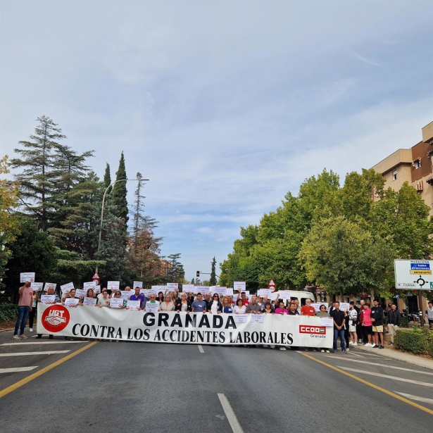 Concentración contra la última muerte laboral en Granada (CCOO) Concentración contra la última muerte laboral en Granada (CCOO)