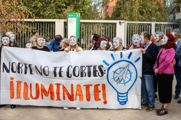 Concentración contra los cortea de luz (GPMEDIA)