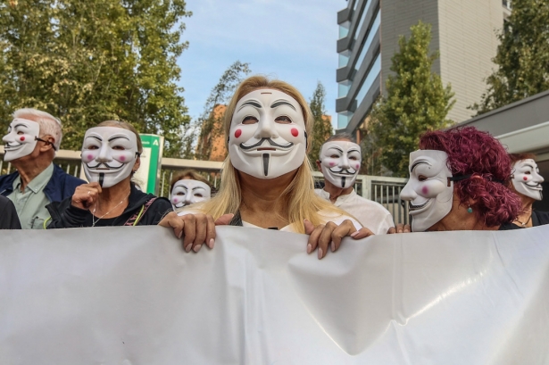 Concentración contra los cortea de luz (GPMEDIA)