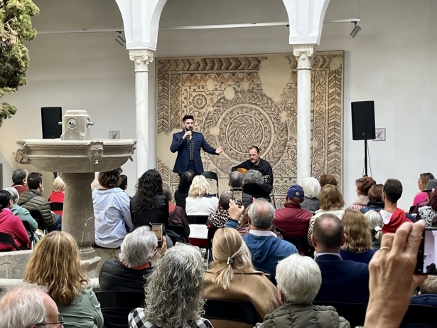 Iván Centenillo (LA OFICIAN DE LOS DESEOS) Iván Centenillo (LA OFICIAN DE LOS DESEOS)