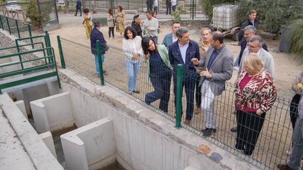 El delegado del Gobierno de España en Andalucía, Pedro Fernández, y la presidenta de la Confederación Hidrográfica del Guadalquivir, Gloria Martín, visita actuaciones en cauces de la provincia de Granada. (DELEGACIÓN DEL GOBIERNO EN ANDALUCÍA)