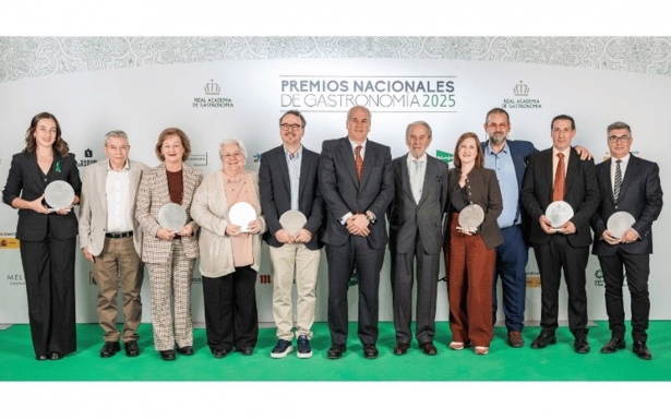 Foto de familia de los Premios Nacionales de Gastronomía 2025 (REAL ACADEMIA DE GASTRONOMÍA)