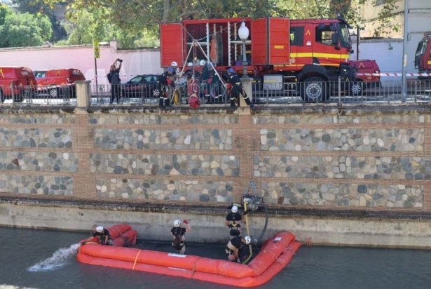 Simulacro de crecida y rescate de personas en el río Genil (SUBDELEGACIÓN DEL GOBIERNO EN GRANADA)